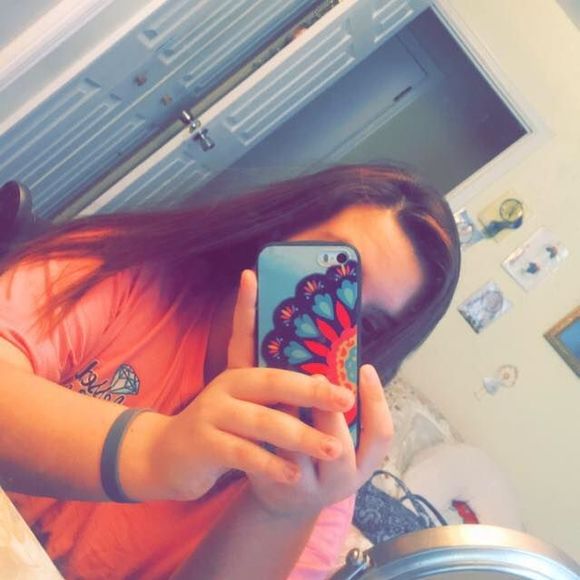 Meet your Posher, Hannah - Picture 1 of 1